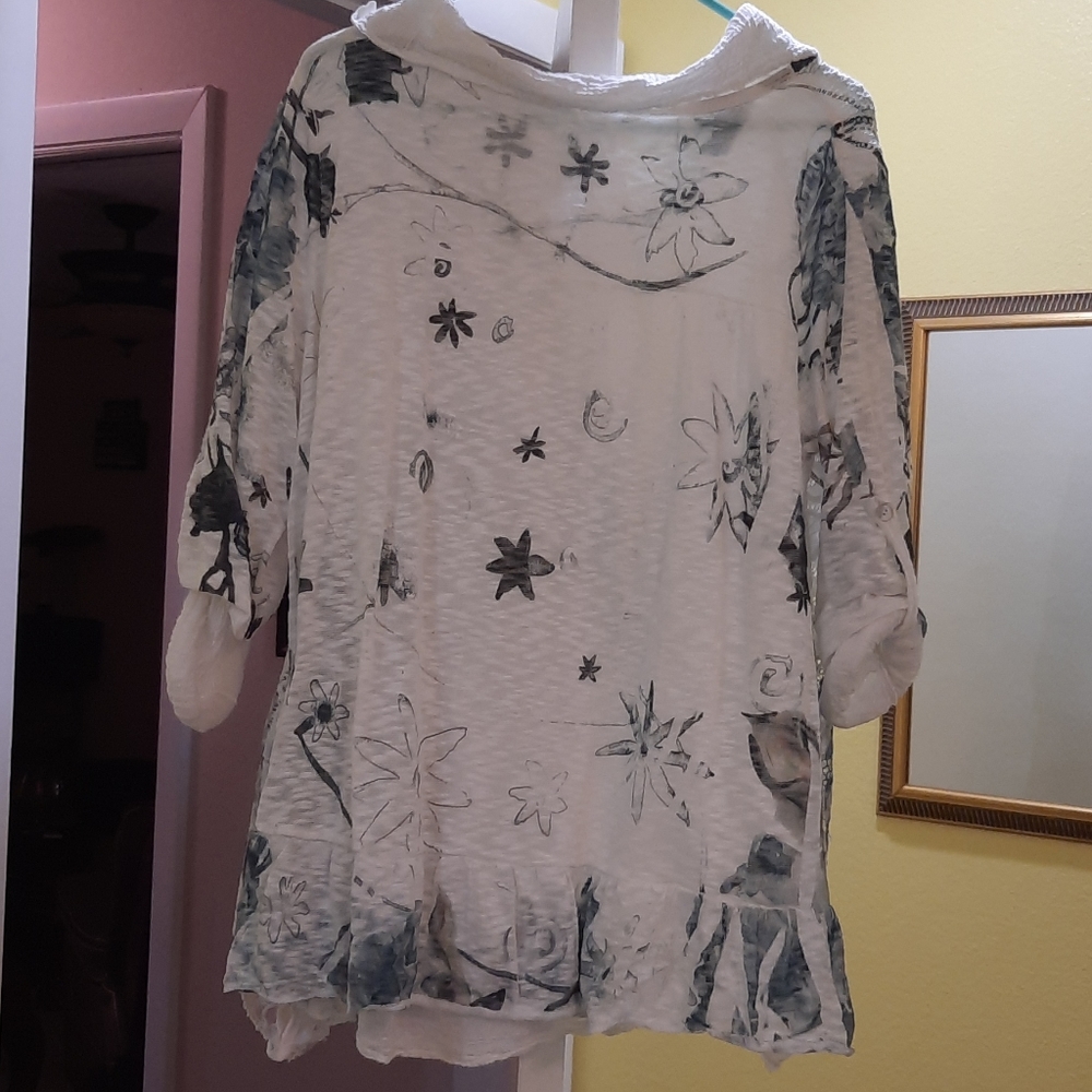 Plus size top - Picture 2 of 4